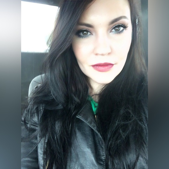 Meet your Level 2 Poshmark Ambass, Laney! Nice to meet y’all »LeT’s sHoP!« 🛒🛍️ - Picture 9 of 17